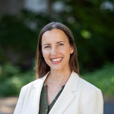 Dr. Sara Rapp headshot
